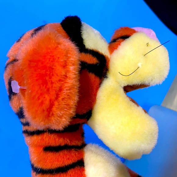 WALT DISNEY VTG WINNIE THE POOH COLLECTIBLE TIGGER WITH EXTRA LONG CURLY TAIL - Picture 10 of 11